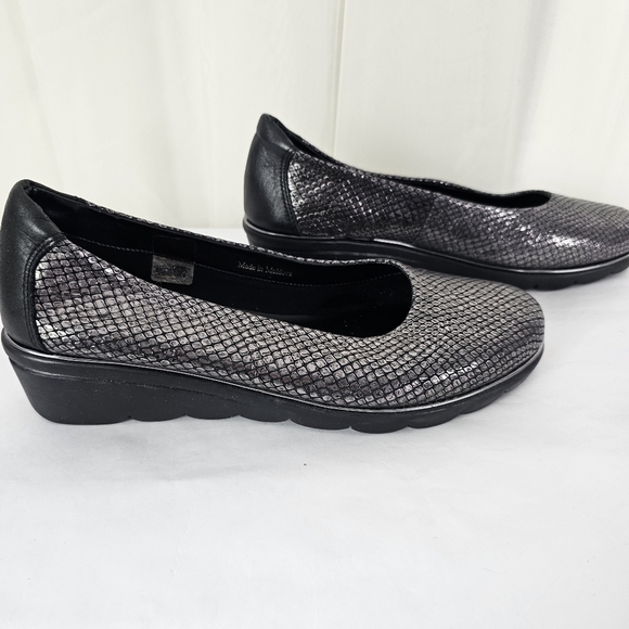 The FLEXX Baleriny Black and Silver Metallic Wedge Shoe Size 7 - Picture 3 of 12